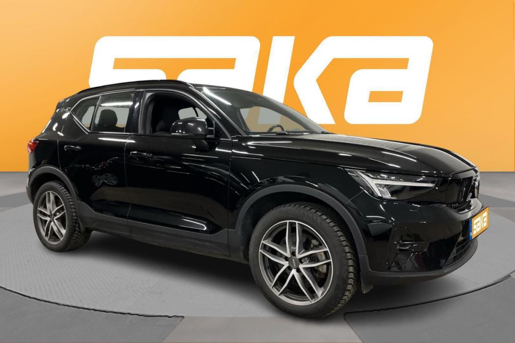 VOLVO XC40 2023