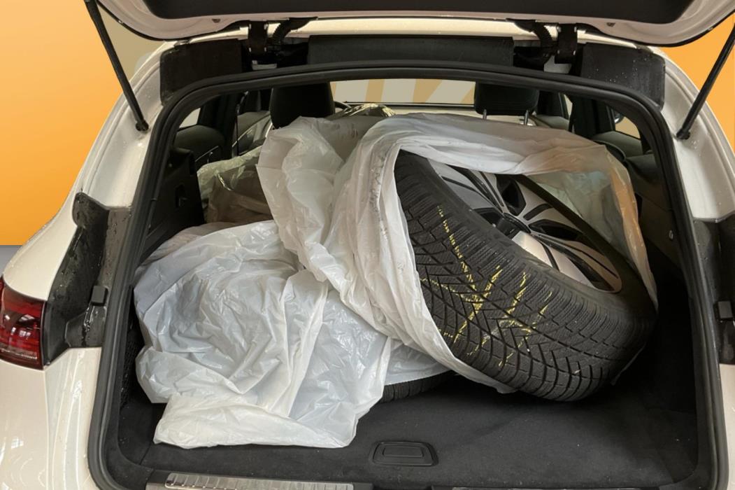 MERCEDES-BENZ EQC 2023