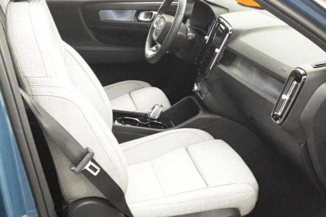 VOLVO XC40 2023