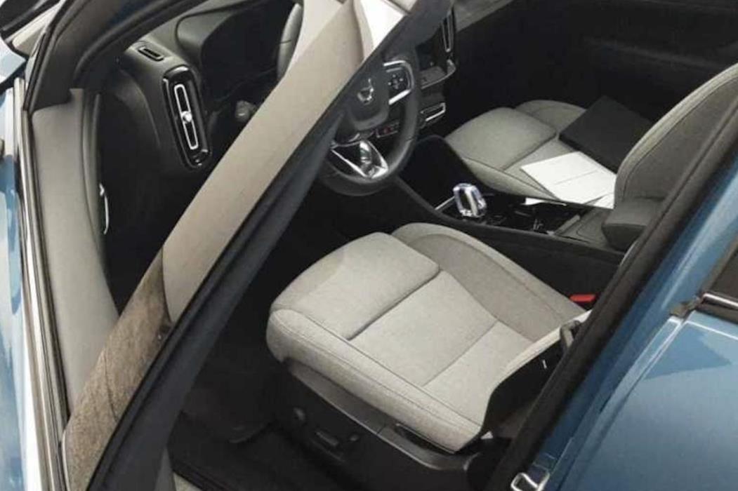 VOLVO XC40 2023