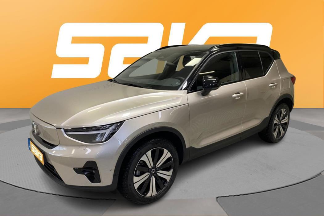 VOLVO XC40 2023
