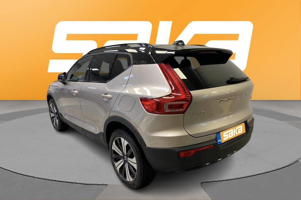 VOLVO XC40 2023