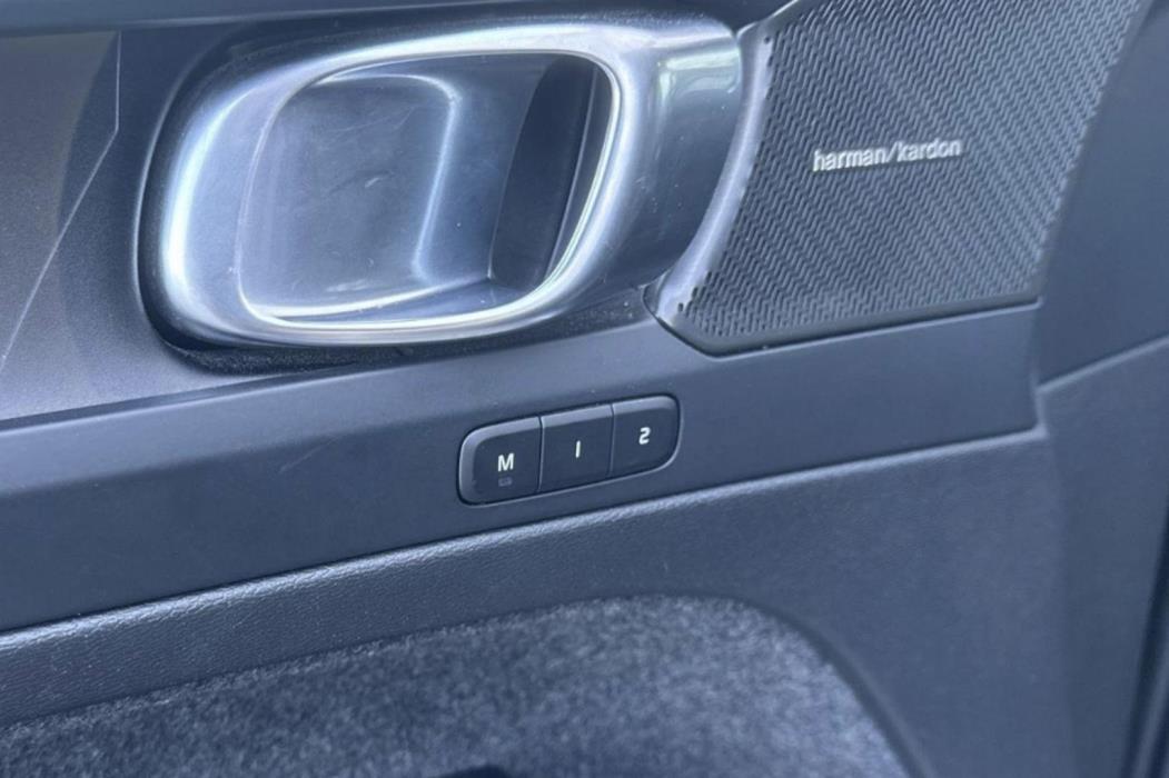VOLVO XC40 2023