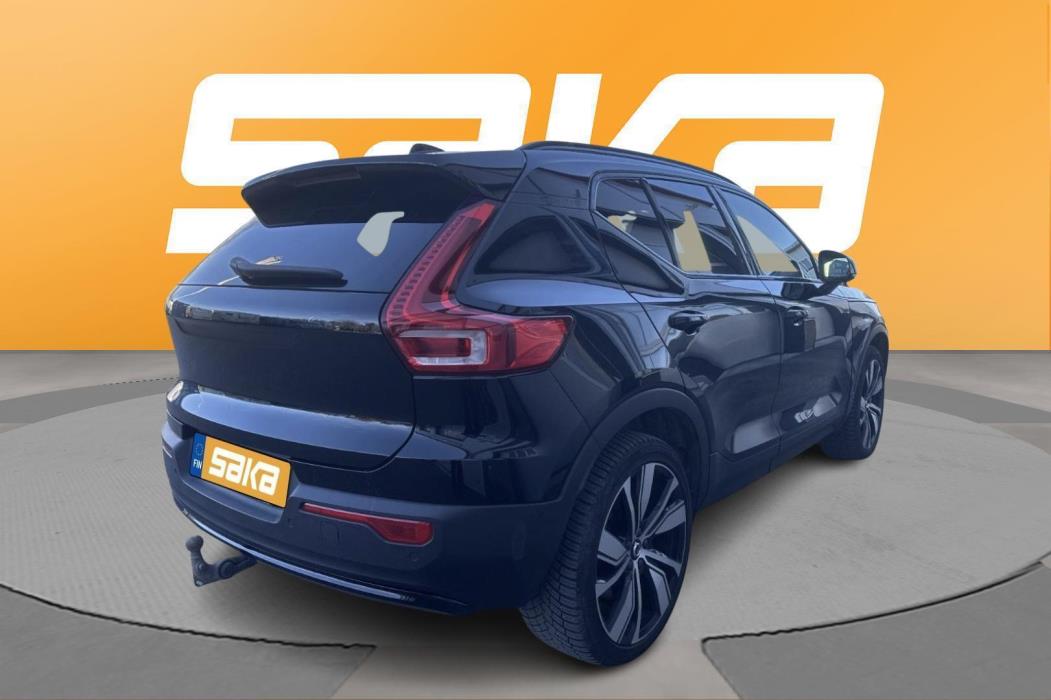 VOLVO XC40 2023