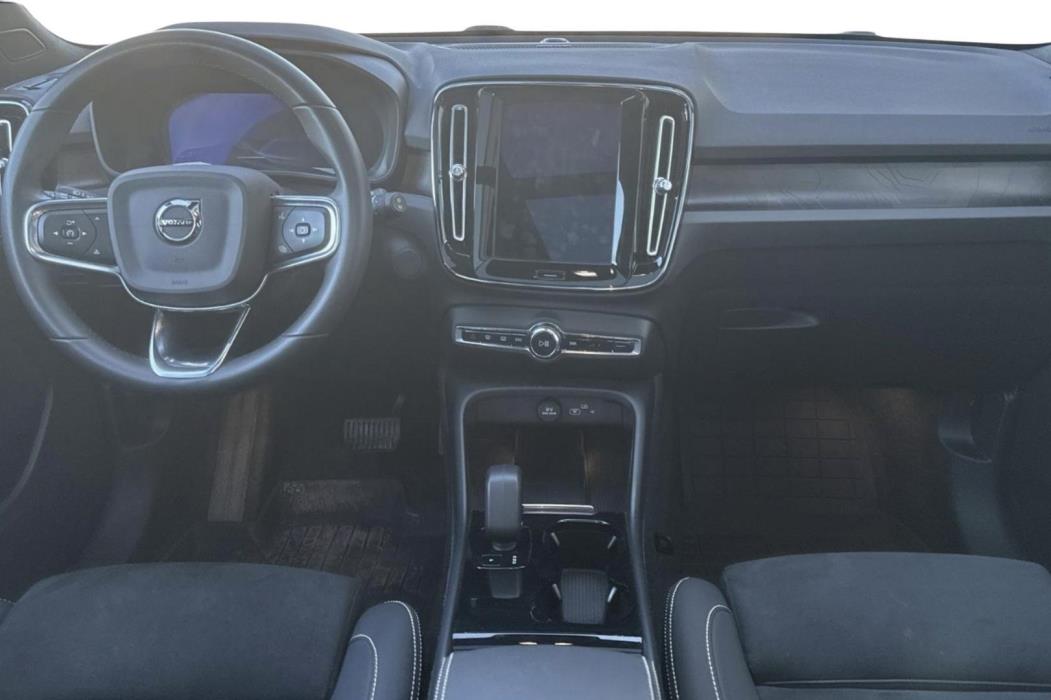 VOLVO XC40 2023