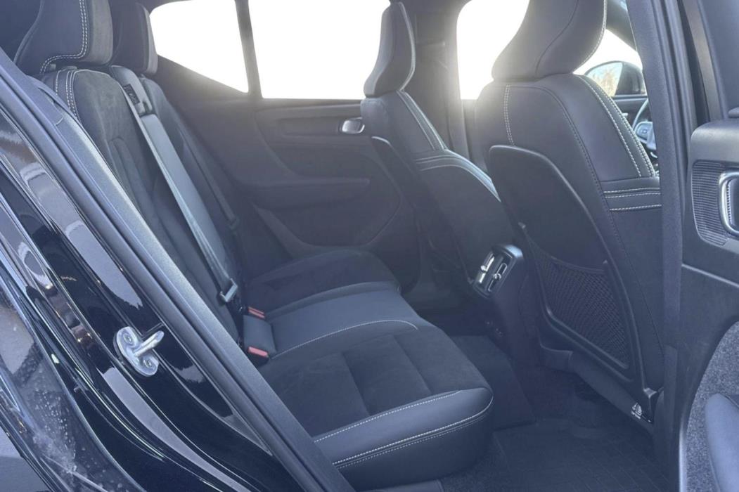 VOLVO XC40 2023