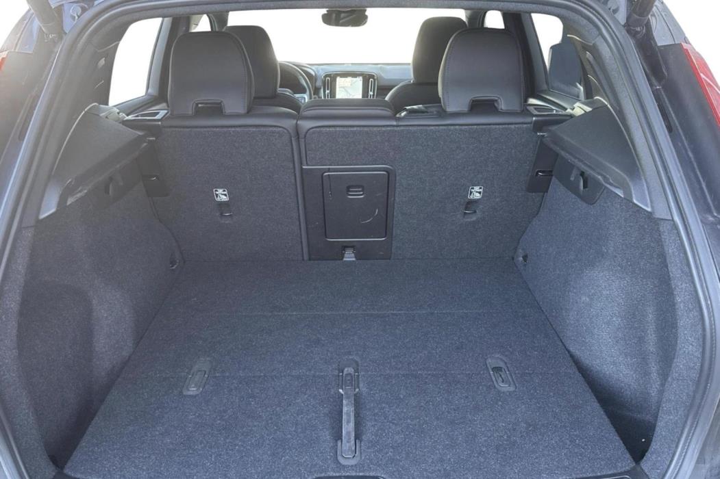 VOLVO XC40 2023
