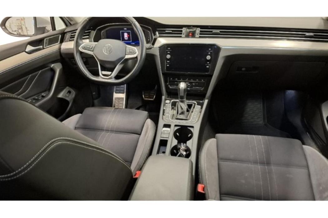 VOLKSWAGEN Passat 2022
