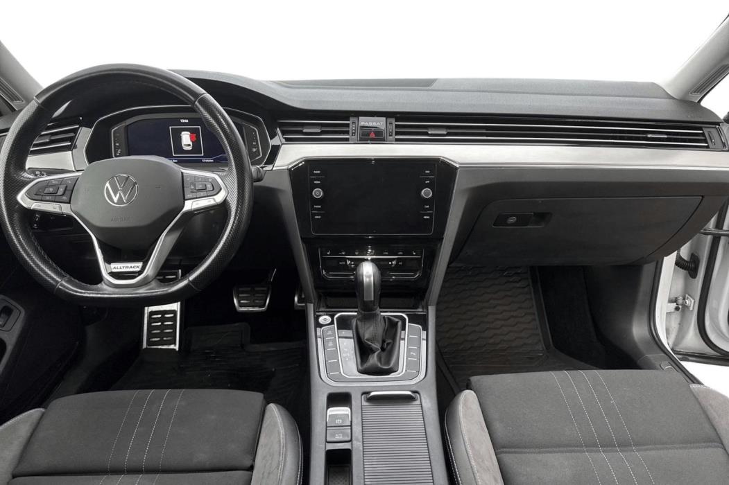 VOLKSWAGEN Passat 2022