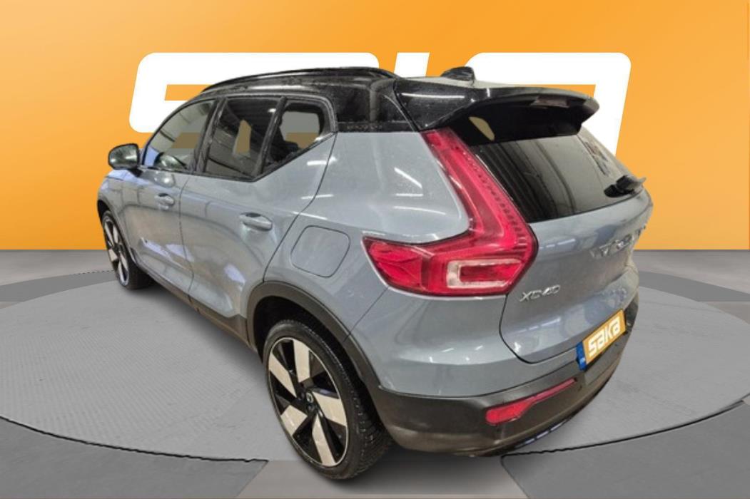 VOLVO XC40 2023