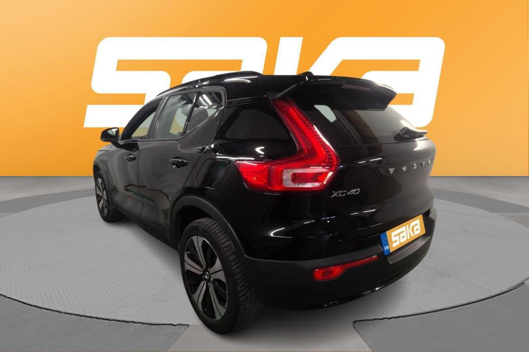 VOLVO XC40 2023