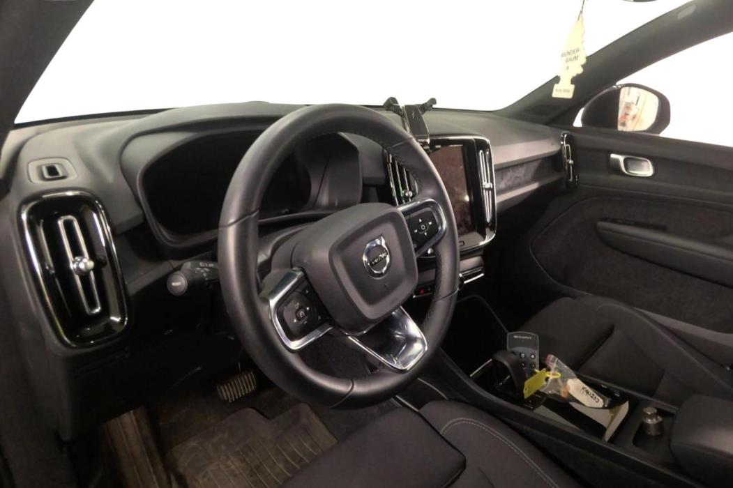 VOLVO XC40 2023