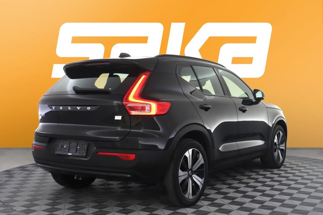 VOLVO XC40 2023