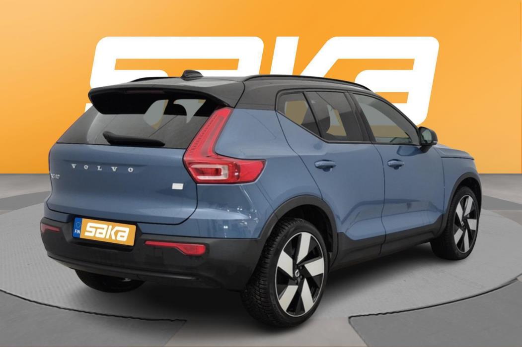 VOLVO XC40 2023