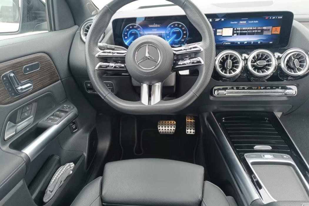 MERCEDES-BENZ EQA 2024
