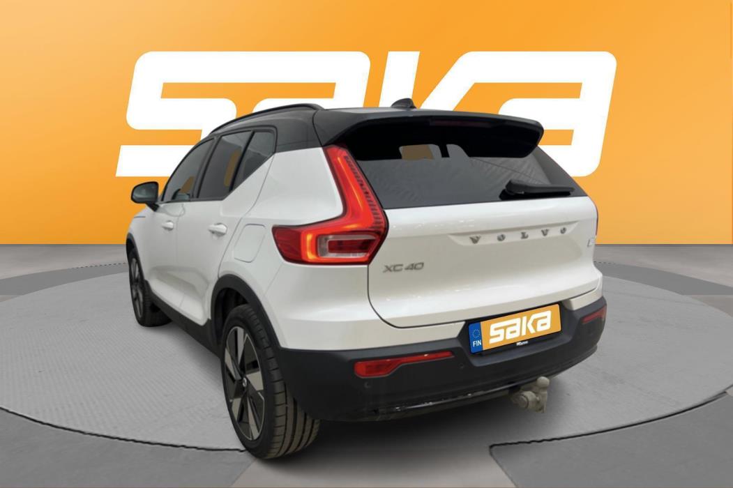 VOLVO XC40 2024