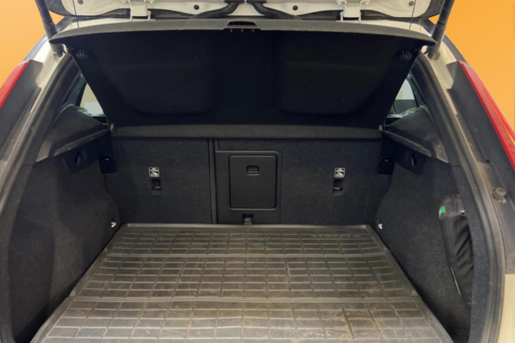 VOLVO XC40 2024