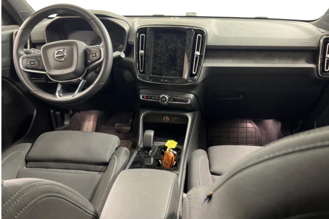 VOLVO XC40 2024