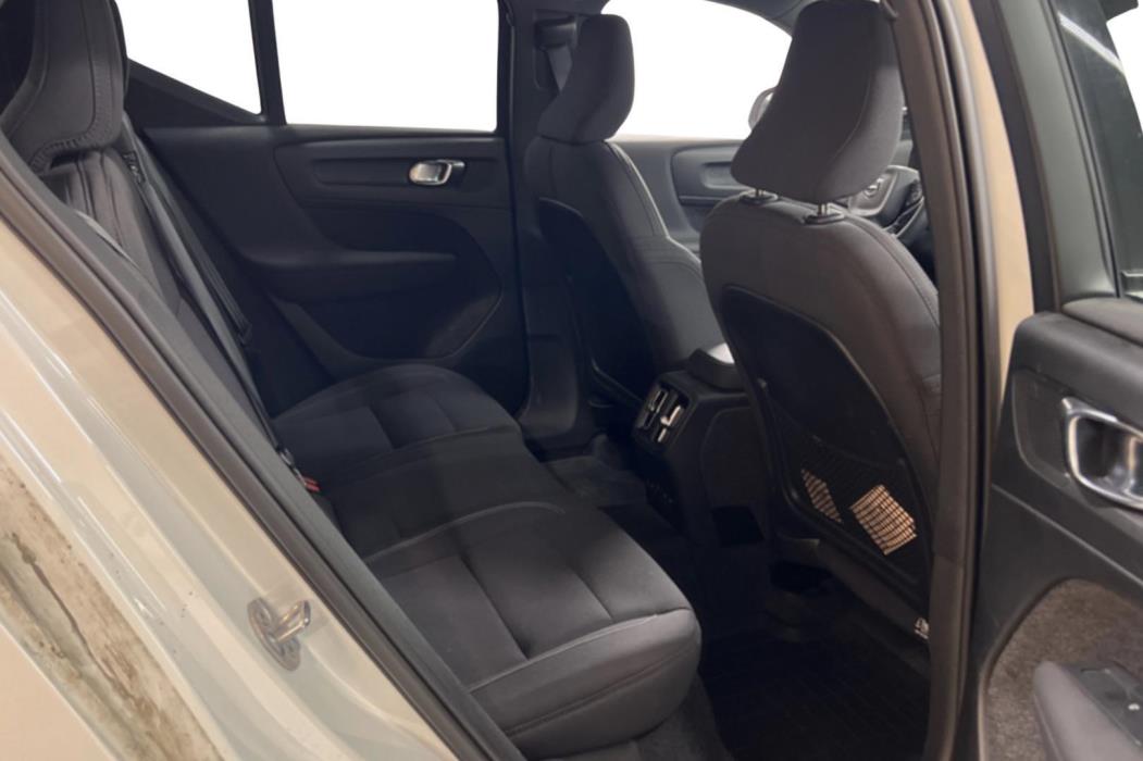VOLVO XC40 2024