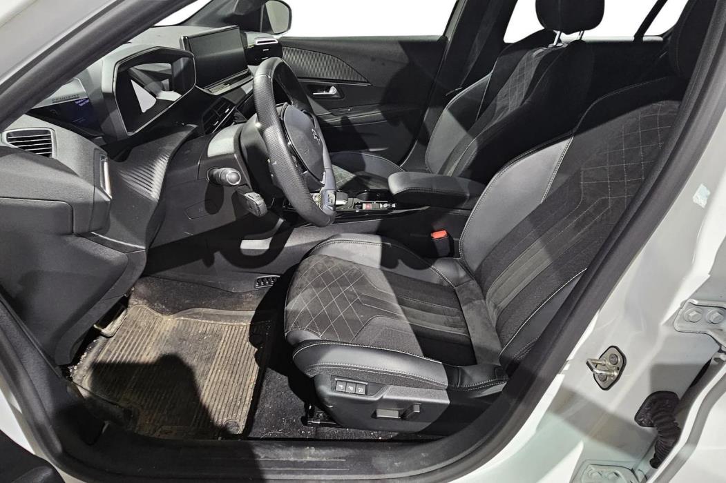 PEUGEOT e-208 2022