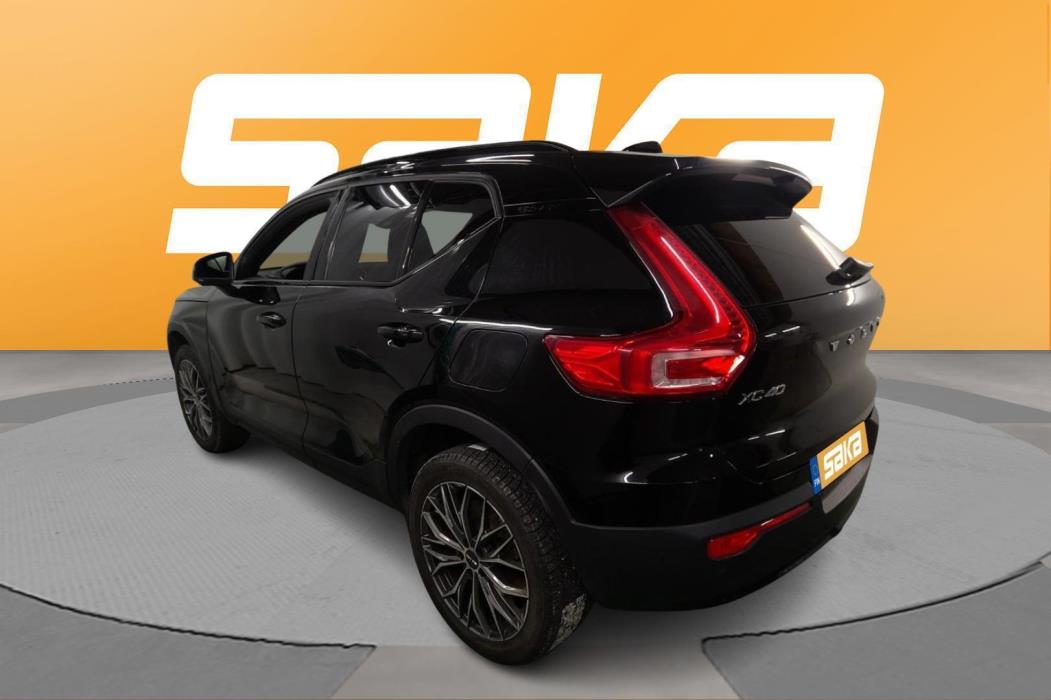 VOLVO XC40 2023