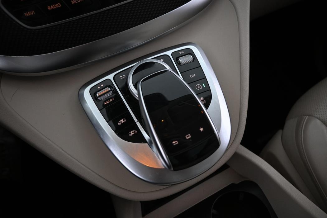 MERCEDES-BENZ V 2016