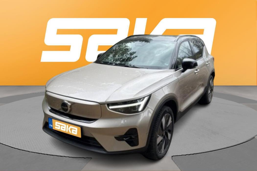 VOLVO XC40 2024