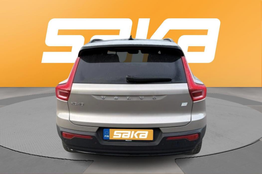 VOLVO XC40 2024
