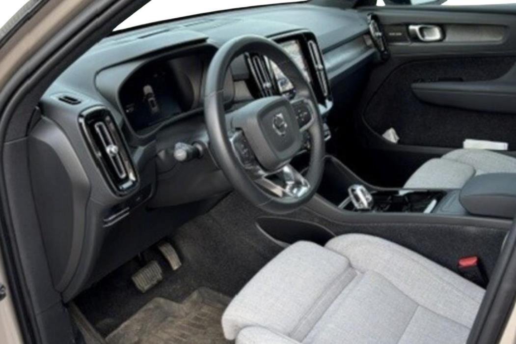 VOLVO XC40 2024