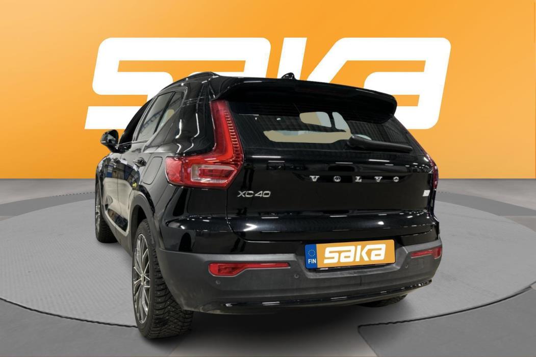 VOLVO XC40 2023