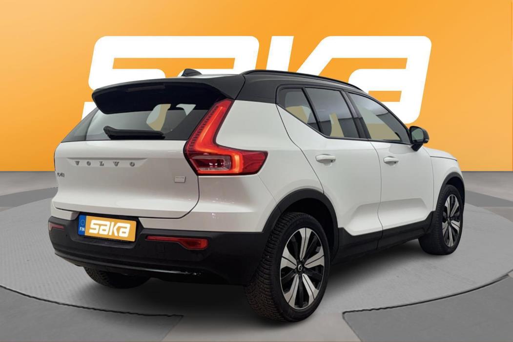 VOLVO XC40 2023