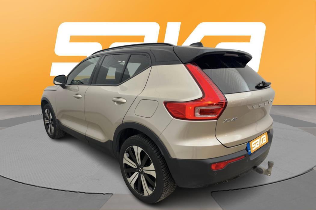 VOLVO XC40 2023