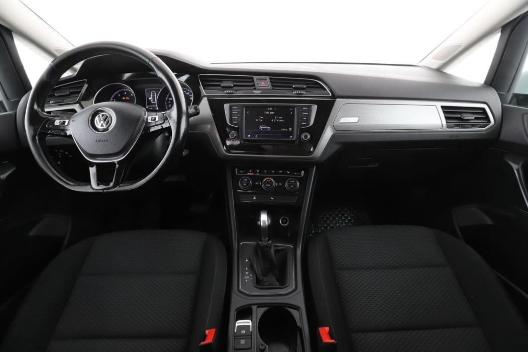 VOLKSWAGEN Touran 2017