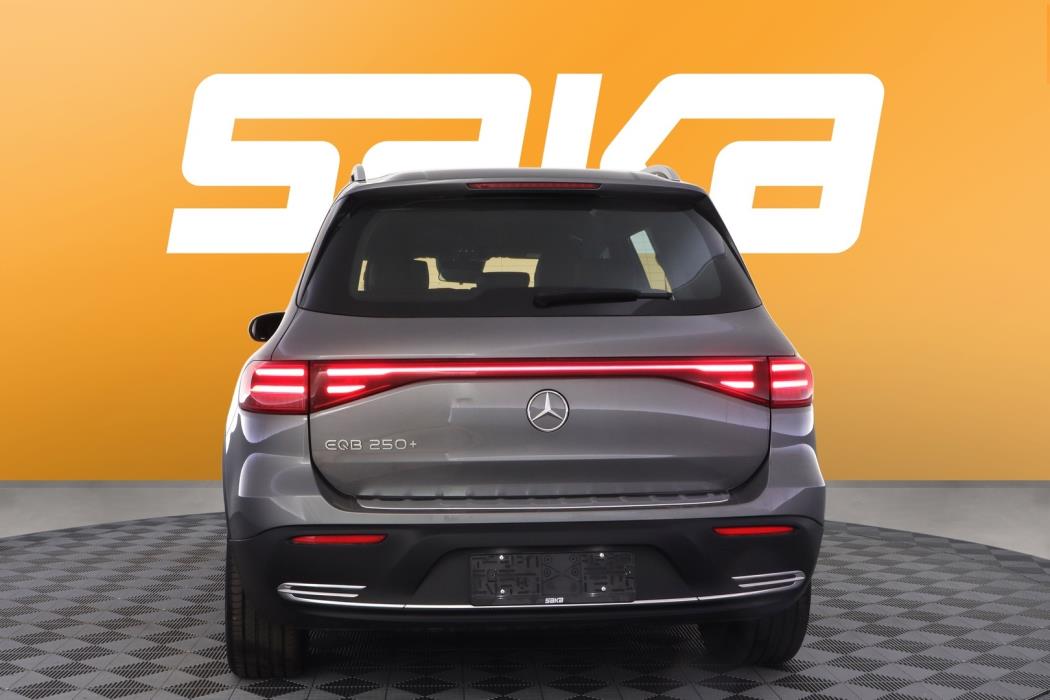 MERCEDES-BENZ EQB 2025