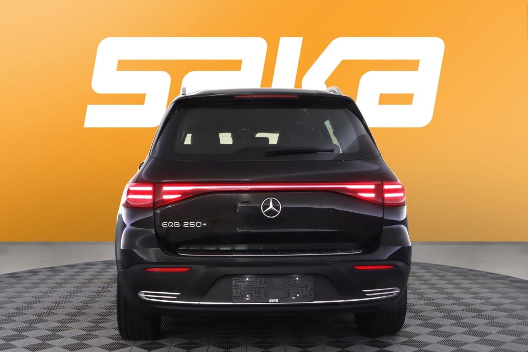 MERCEDES-BENZ EQB 2025