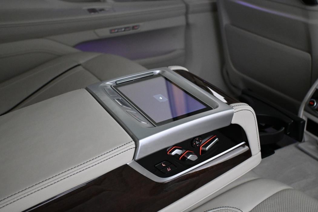 BMW 740 2018