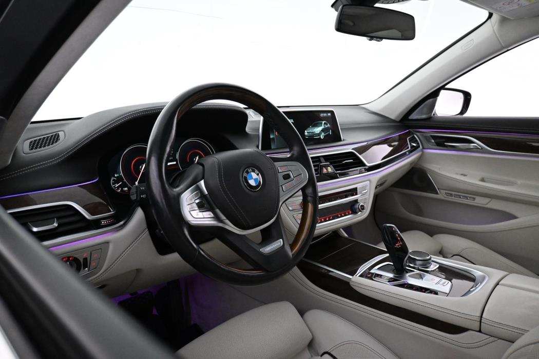 BMW 740 2018