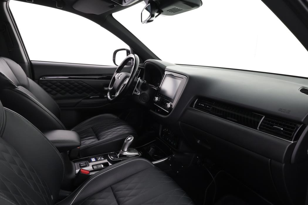 MITSUBISHI Outlander PHEV 2020