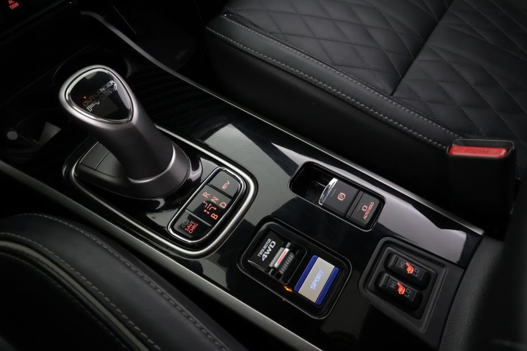 MITSUBISHI Outlander PHEV 2020