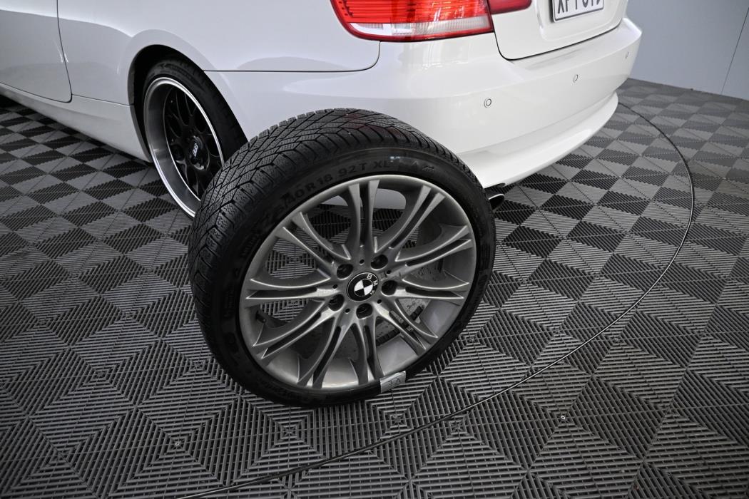 BMW 320 2009
