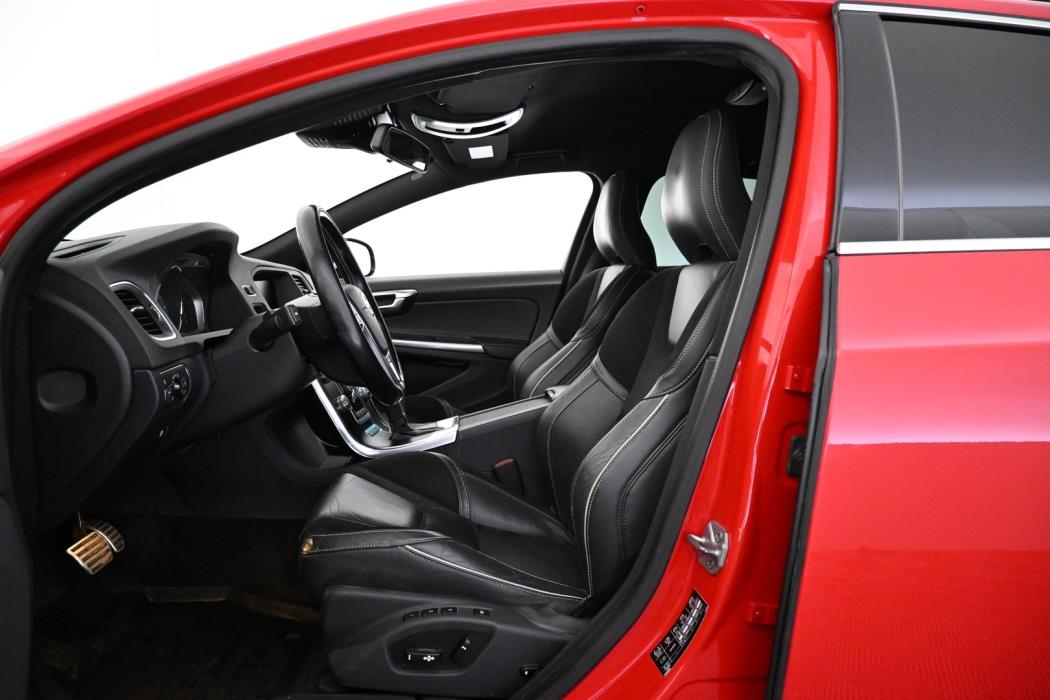 VOLVO V60 2015