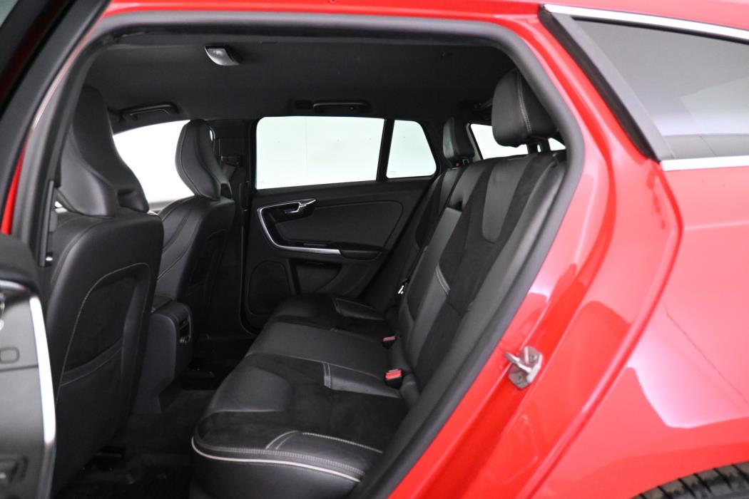 VOLVO V60 2015