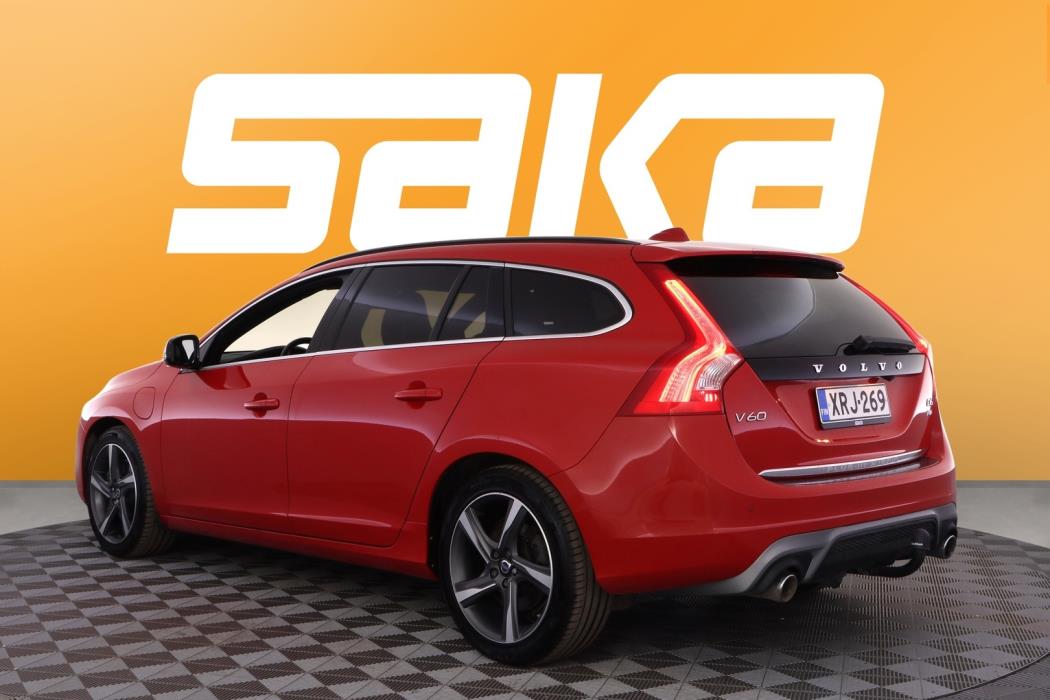 VOLVO V60 2015