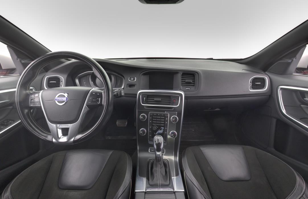 VOLVO V60 2015