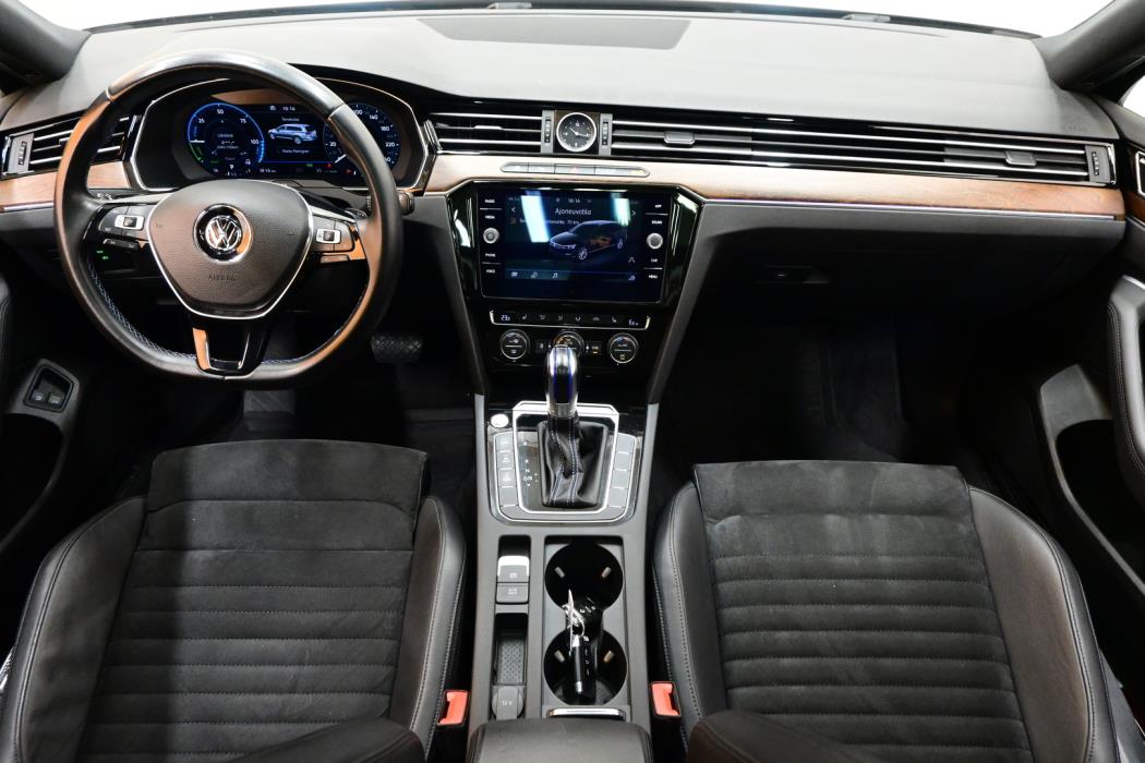 VOLKSWAGEN Passat 2018