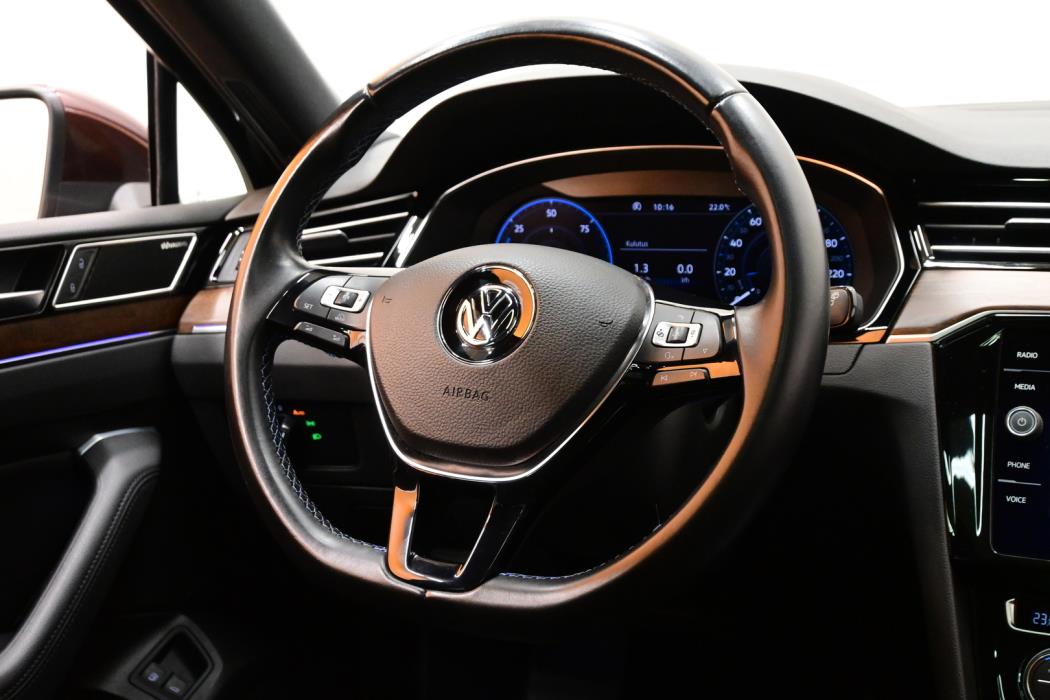 VOLKSWAGEN Passat 2018