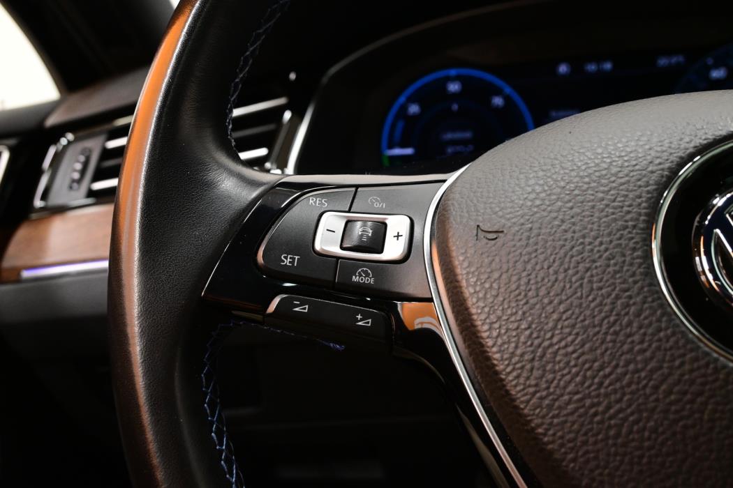 VOLKSWAGEN Passat 2018