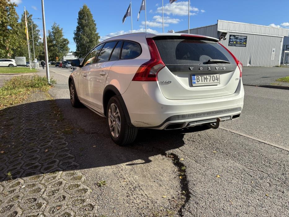 VOLVO V60 Cross Country 2016