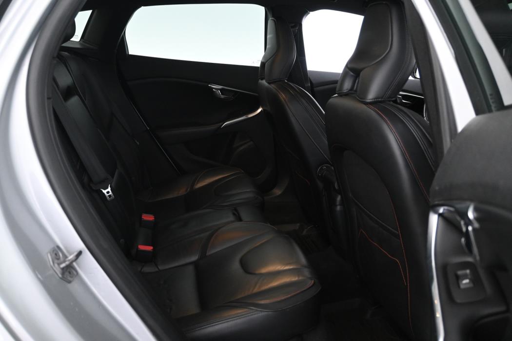 VOLVO V40 Cross Country 2015