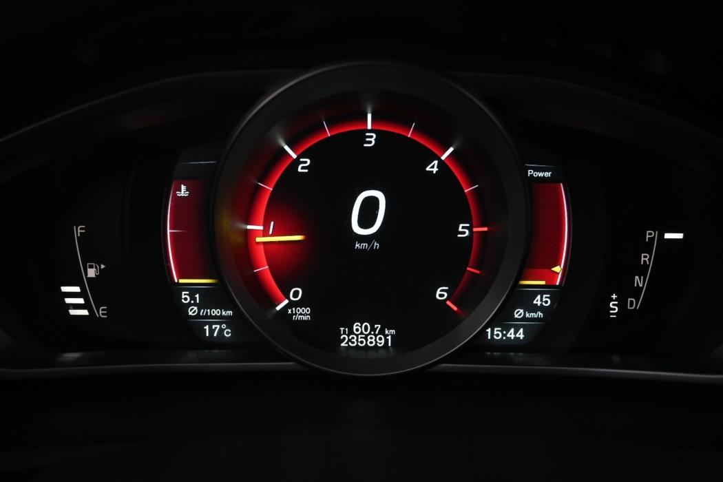 VOLVO V40 Cross Country 2015